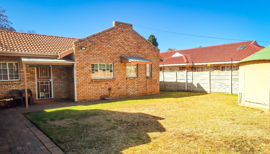 4 Bedroom Property for Sale in Kannoniers Park North West